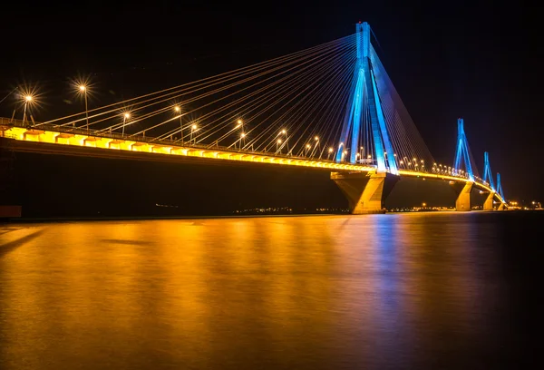 Puente Río-Antirio por la noche — Foto de Stock