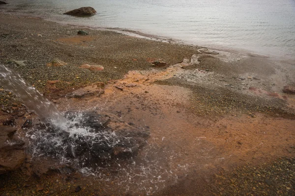 Le sorgenti termali sulla spiaggia di Kato Illia — Foto Stock