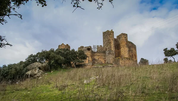 Ruínas de um castelo em Salvatiera de los Barros — Fotografia de Stock