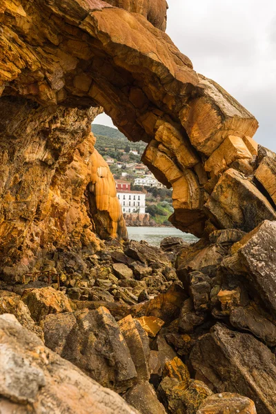 Formações rochosas na praia em Loutra Edipsou — Fotografia de Stock