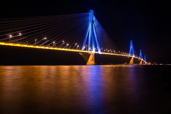 Rio-Antirio bridge nocą — Zdjęcie stockowe