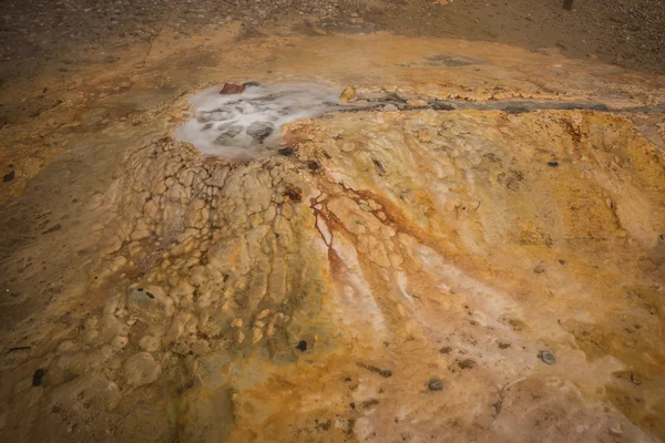 Le sorgenti termali sulla spiaggia di Loutra Edipsou — Foto Stock