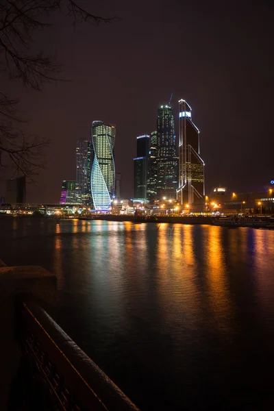 Vista nocturna de la ciudad de Moscú — Foto de Stock