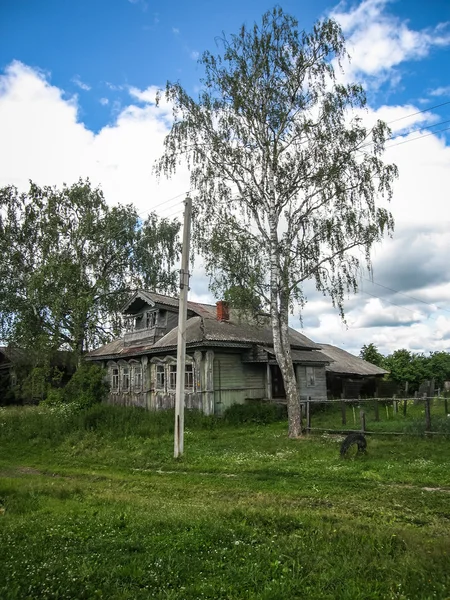 Krajobraz z dom wsi — Zdjęcie stockowe