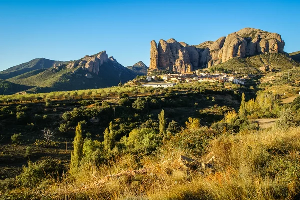 Paisaje urbano en Aguero, Aragón, España — Foto de Stock