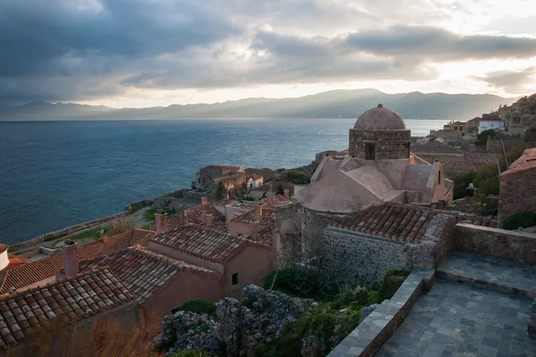 Paisaje urbano en la ciudad medieval de Monemvasia — Foto de Stock