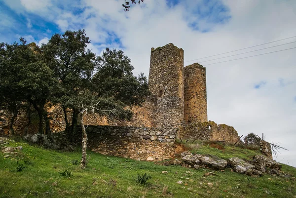 Ruínas de um castelo em Salvatiera de los Barros — Fotografia de Stock