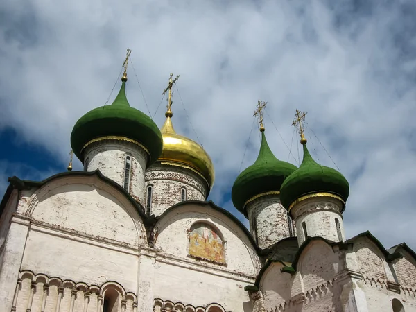 Igreja de pedra branca em Suzdal — Fotografia de Stock