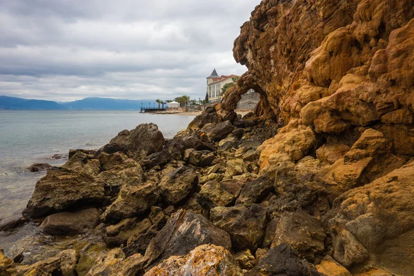 Formaciones rocosas en la playa de Loutra Edipsou — Foto de Stock