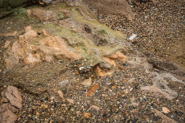 Le sorgenti termali sulla spiaggia di Loutra Edipsou — Foto Stock