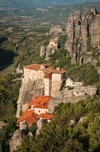 Uitzicht op de bergen en de kloosters van Meteora — Stockfoto