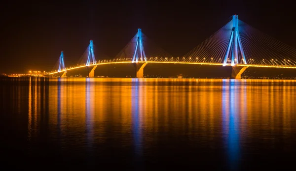 Gece Rio-Antirio Köprüsü