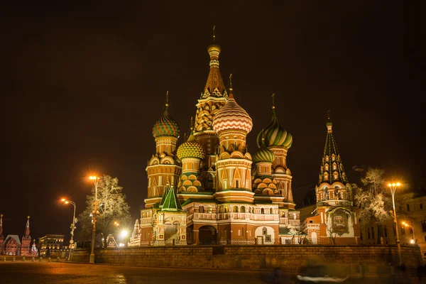 Gece görünümü Aziz Basil Katedrali — Stok fotoğraf