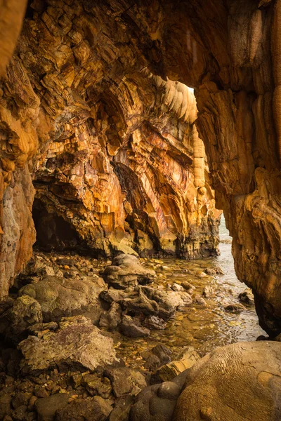 Formations rocheuses sur la plage de Loutra Edipsou — Photo