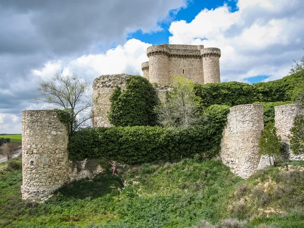 Ruinas de un castillo en Sesena — Foto de Stock