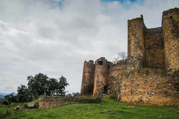 Ruïnes van een kasteel in Salvatiera de los Barros — Stockfoto