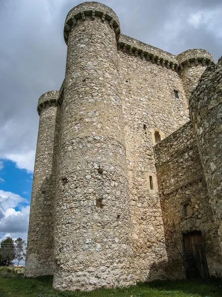 Ruinas de un castillo en Sesena — Foto de Stock