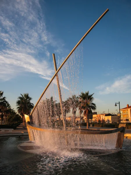 Fuente - velero al amanecer — Foto de Stock