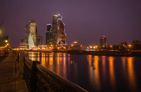 Vista nocturna de la ciudad de Moscú —  Fotos de Stock