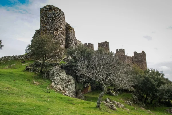 Rovine di un castello a Salvatiera de los Barros — Foto Stock