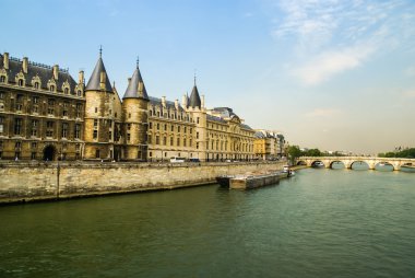 Seine Nehri üzerinde görünümü ile manzara