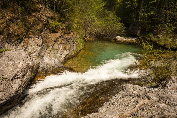 Río con cascada en el Monte Olimpo — Foto de Stock