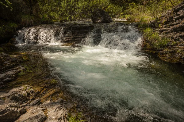 Río con cascada en el Monte Olimpo — Foto de Stock