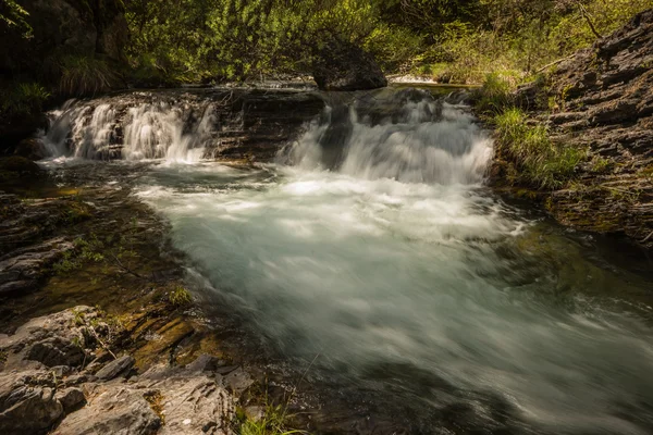 Río con cascada en el Monte Olimpo — Foto de Stock