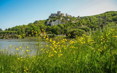 eski bir kale kalıntıları