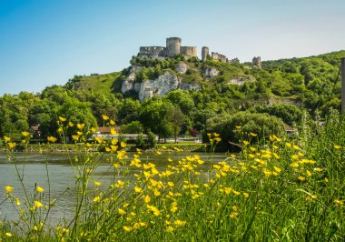 eski bir kale kalıntıları