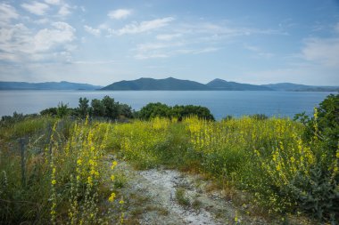 dağ ve deniz manzara
