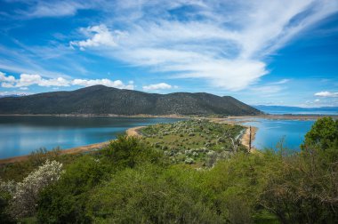 Dağ ve göl Prespa