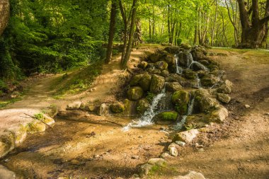 Naoussa çarpıcı şelale