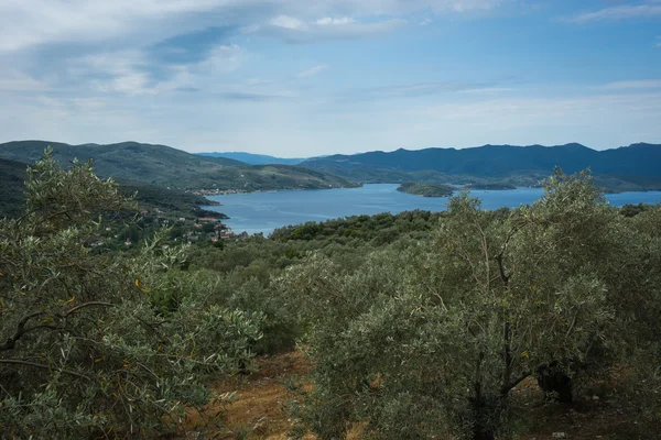 Paisaje con mar y montaña — Foto de Stock