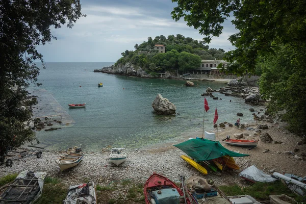 Paisaje con barcos de pesca — Foto de Stock