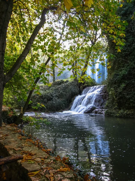 Vodopád v Monasterio de Piedra, Španělsko — Stock fotografie