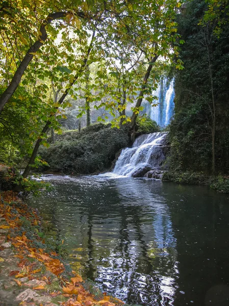 Cachoeira em Monasterio de Piedra, Espanha — Fotografia de Stock