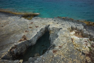 Deniz manzarası, uçurumlar ve plajlar Paxi, Yunanistan