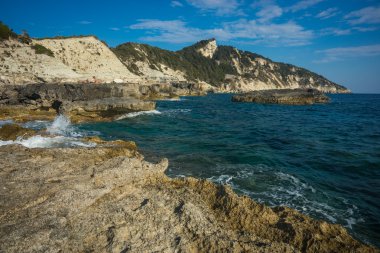 Deniz manzarası, uçurumlar ve plajlar Paxi, Yunanistan