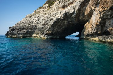 Deniz manzarası, uçurumlar ve plajlar Paxi, Yunanistan