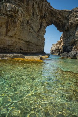 Uçurumlar, Paxi eşsiz ve doğal kemer