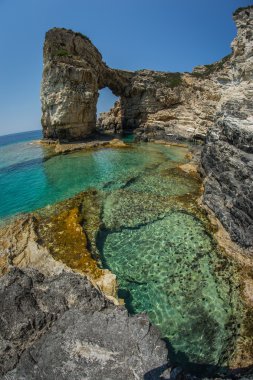 Uçurumlar, Paxi eşsiz ve doğal kemer