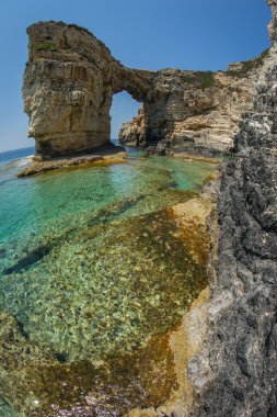Uçurumlar, Paxi eşsiz ve doğal kemer