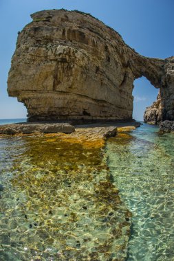 Uçurumlar, Paxi eşsiz ve doğal kemer