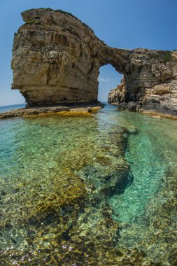 Uçurumlar, Paxi eşsiz ve doğal kemer