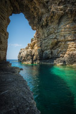 Uçurumlar, Paxi eşsiz ve doğal kemer