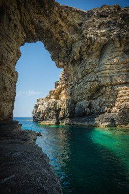 Uçurumlar, Paxi eşsiz ve doğal kemer