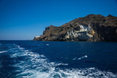 Kleftiko güzel deniz manzarası ile gemi