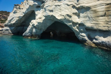 Pitoresk deniz manzara ve Kleftiko taşlara