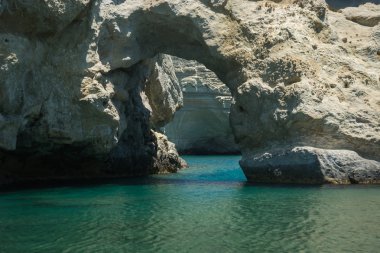 Pitoresk deniz manzara ve Kleftiko taşlara